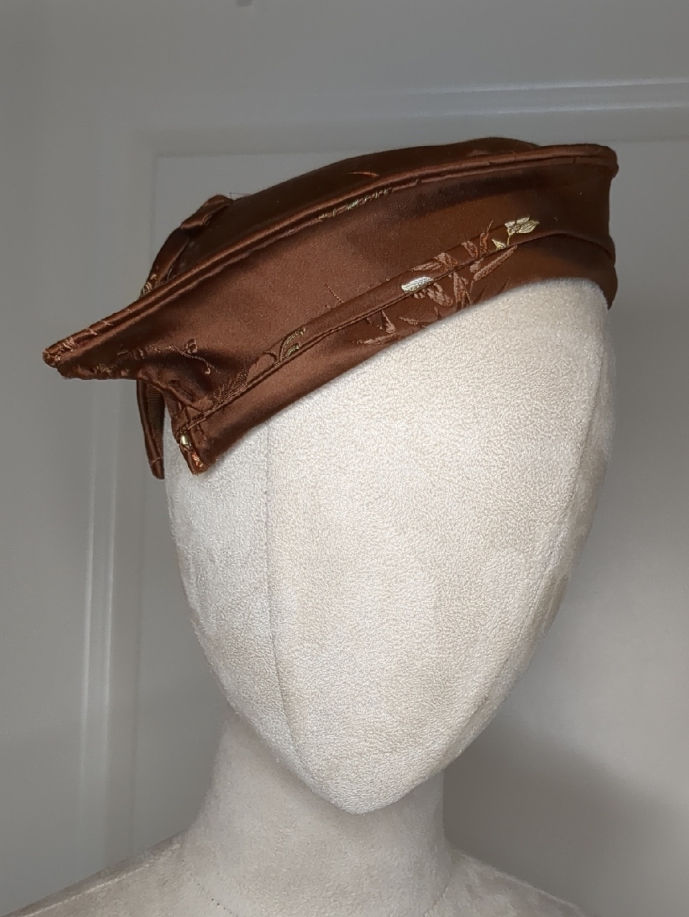 Vintage 1950s Calot Half Hat In Brown Floral Embroidered Satin Pillbox